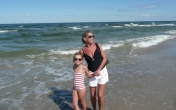 Nina z Babcią na plaży, lato 2013