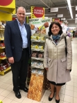 Dave Homer, prezes CPW, wizytuje sklepy w Toruniu z Agnieszką Pyrzewską, dyrektorem handlowym CPP, marzec 2017 