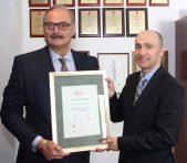The Press Spokesman of CPP, Jarek Szczepanowski hands over to the President the diploma acknowledging the company as one of the Pillars of Polish Economy received on the “Puls Biznesu”  gala in Gdynia, in May 2013